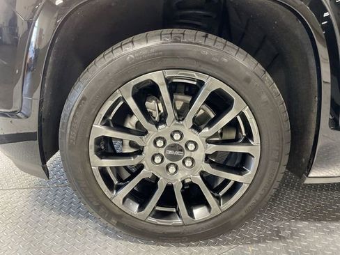Used 2023 GMC Acadia Denali w/ Black Diamond Edition image 10
