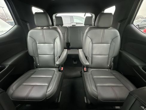 Used 2022 Chevrolet Traverse RS image 21