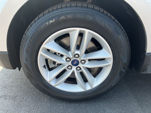 Used 2018 Ford Edge SEL AWD/4WD image 10