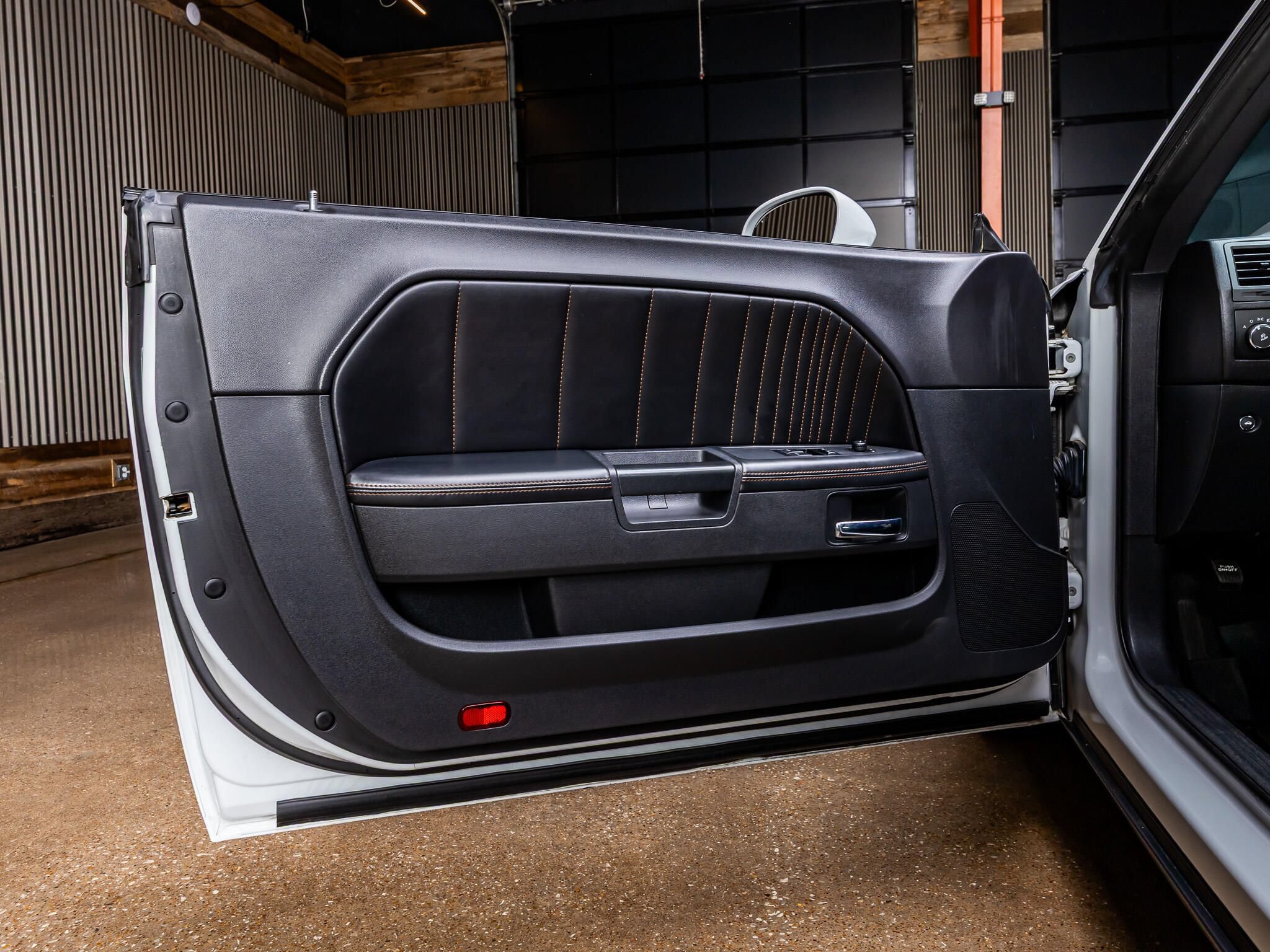 Used 2014 Dodge Challenger R/T RWD image 27