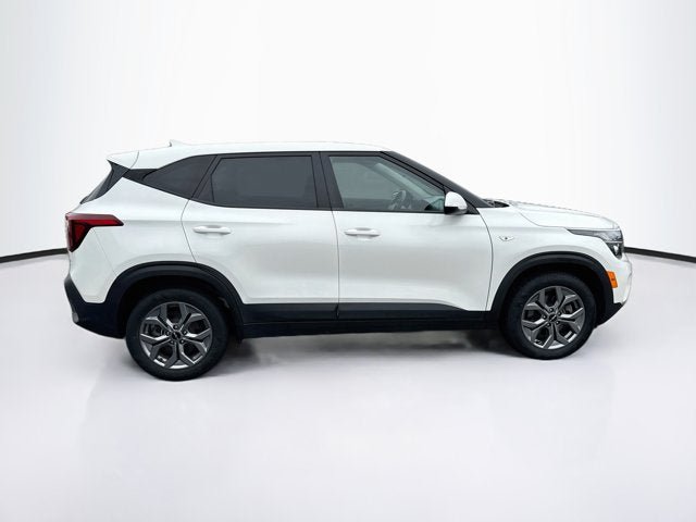 Used 2024 Kia Seltos LX AWD/4WD image 4