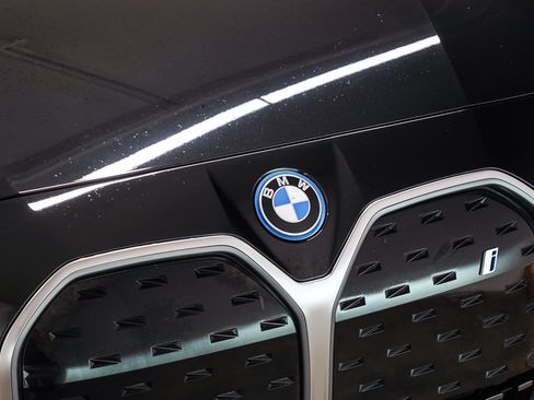 Certified 2023 BMW i4 eDrive40 RWD image 9