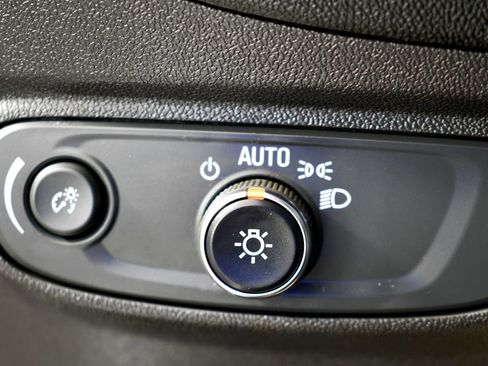 Used 2022 Chevrolet Equinox LT w/ Driver Convenience Package image 37