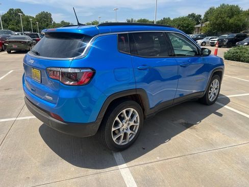 Used 2024 Jeep Compass Latitude AWD/4WD image 4