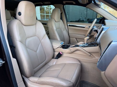 Used 2017 Porsche Cayenne Platinum Edition image 36