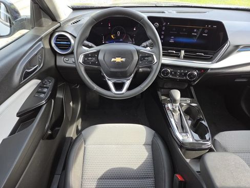 Used 2024 Chevrolet Trax LT w/ Driver Confidence Package FWD image 22