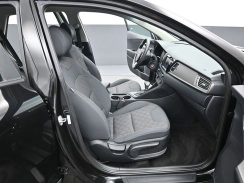 Used 2017 Kia Niro FE image 31