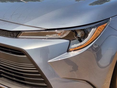 Used 2025 Toyota Corolla LE FWD image 6
