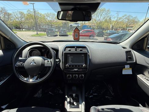 Used 2025 Mitsubishi Outlander Sport ES image 15