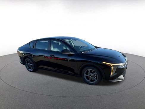 Used 2025 Kia K4 LXS image 2