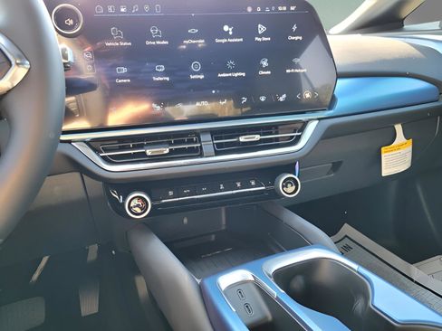 New 2026 Chevrolet Equinox EV LT image 9