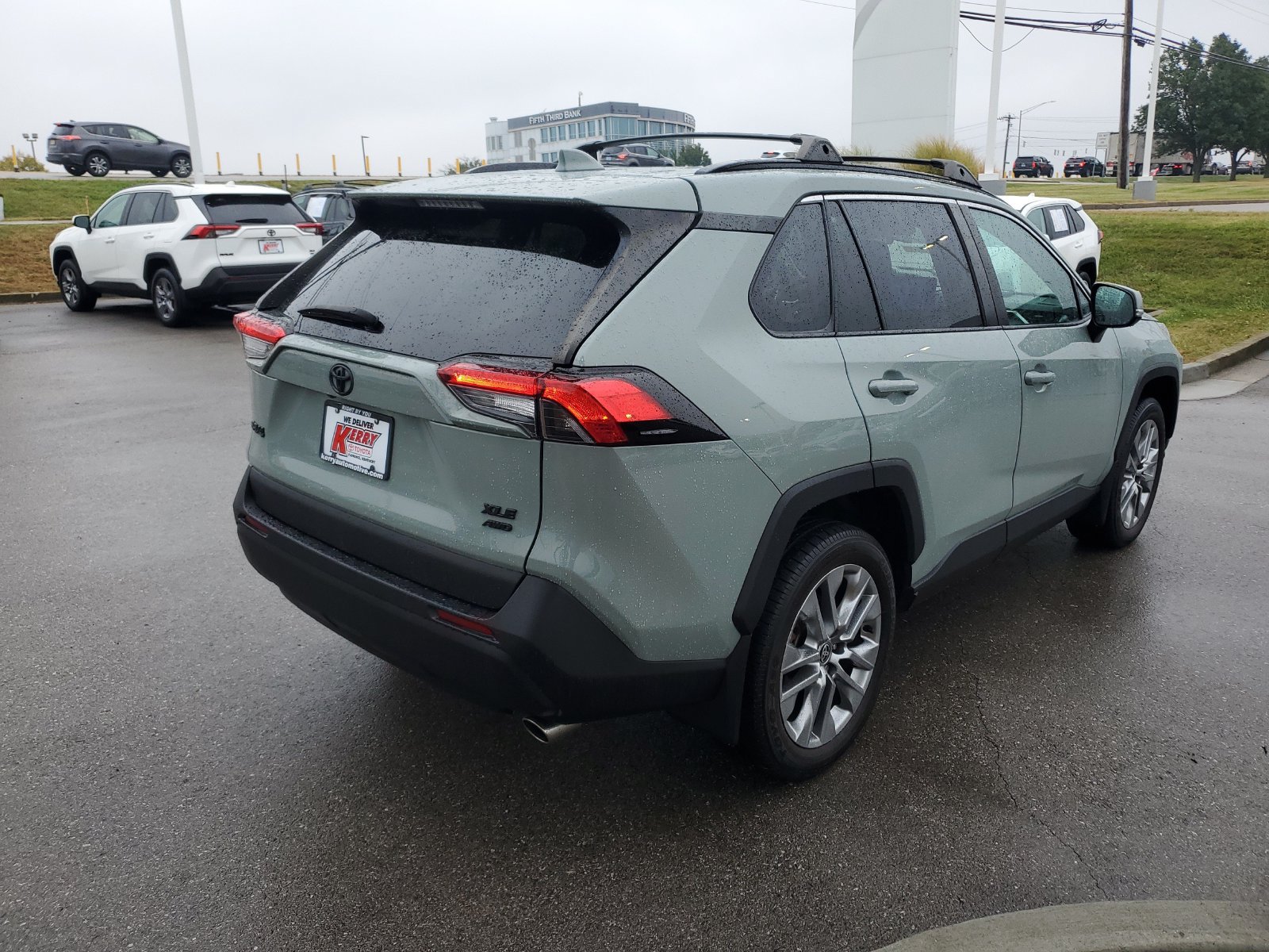 Used 2023 Toyota RAV4 XLE Premium AWD/4WD image 4