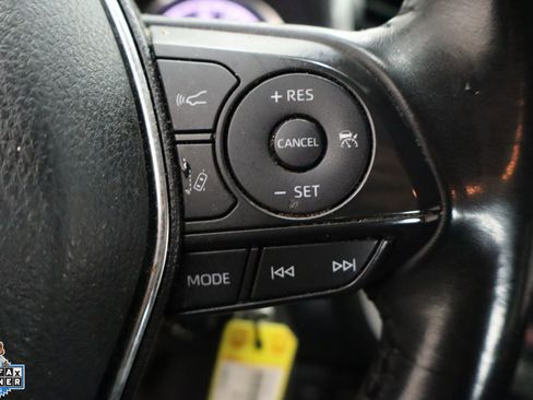 Used 2020 Toyota Camry SE FWD image 16