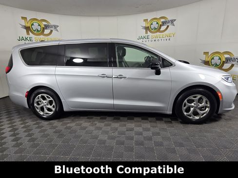 Used 2024 Chrysler Pacifica Limited FWD image 10