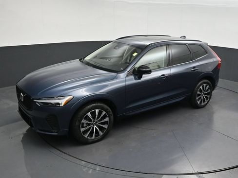 Used 2024 Volvo XC60 B5 Core AWD/4WD image 18