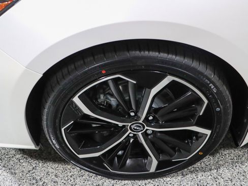 Used 2023 Nissan Altima 2.5 SR FWD image 9