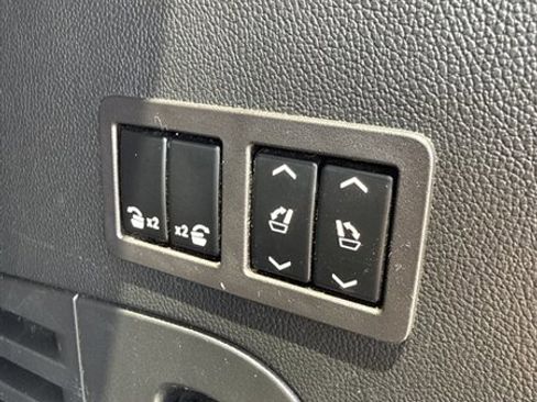 Used 2018 Cadillac Escalade Premium Luxury image 33