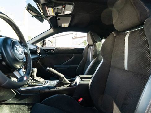 Used 2022 Toyota GR86 Premium w/ ALL Weather Mat Package (TMS) RWD image 19