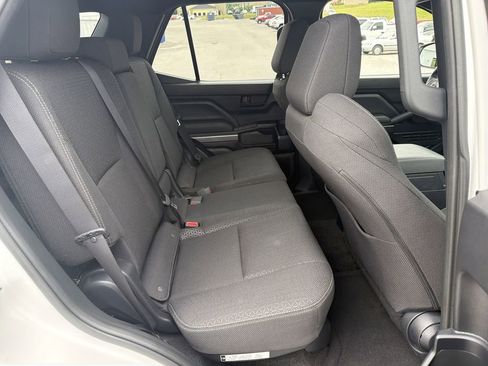 Certified 2025 Toyota 4Runner SR5 AWD/4WD image 33