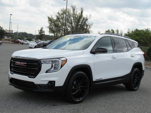 Used 2024 GMC Terrain SLT w/ Tech Package image 3
