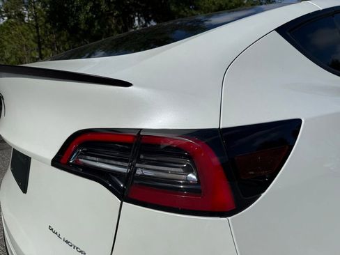 Used 2021 Tesla Model Y Long Range AWD/4WD image 11