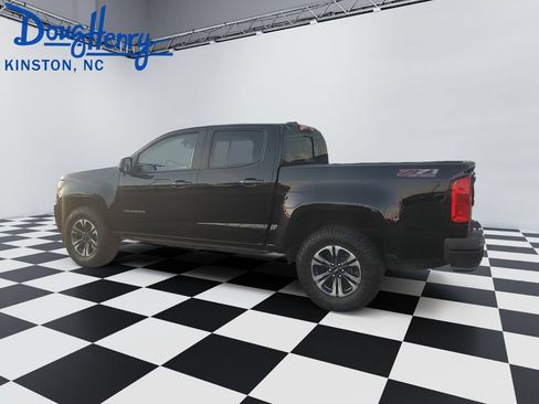 Used 2022 Chevrolet Colorado Z71 AWD/4WD image 3