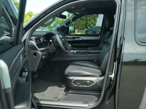 Used 2024 Jeep Wagoneer L Series II w/ Convenience Group I AWD/4WD image 14
