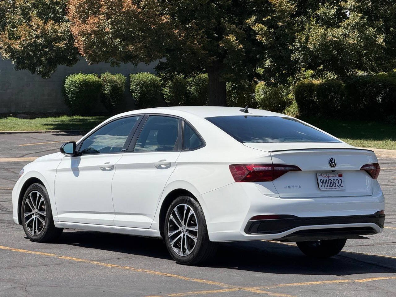 Used 2023 Volkswagen Jetta Sport FWD image 3