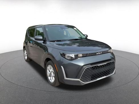 Used 2025 Kia Soul LX w/ LX Technology Package FWD image 3
