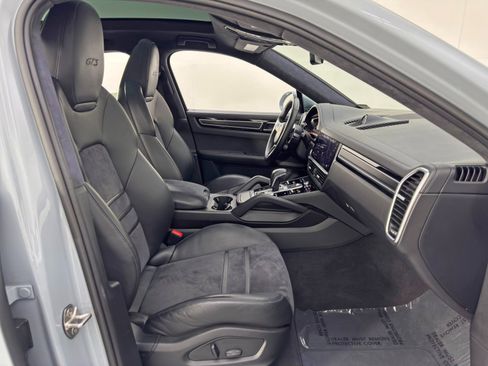 Used 2022 Porsche Cayenne GTS image 16