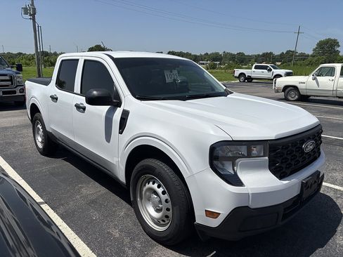 Used 2025 Ford Maverick XL w/ Equipment Group 102A AWD/4WD image 2