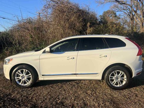 Used 2016 Volvo XC60 T5 Premier w/ Proximity Package image 3