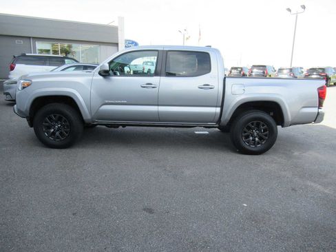 Used 2023 Toyota Tacoma SR5 AWD/4WD image 8