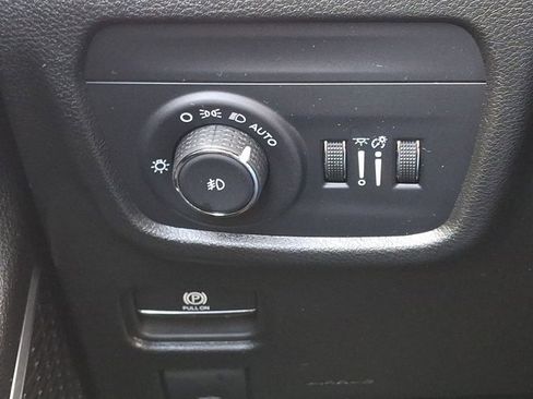 Certified 2025 Jeep Grand Cherokee Limited w/ Trailer Tow Package image 31