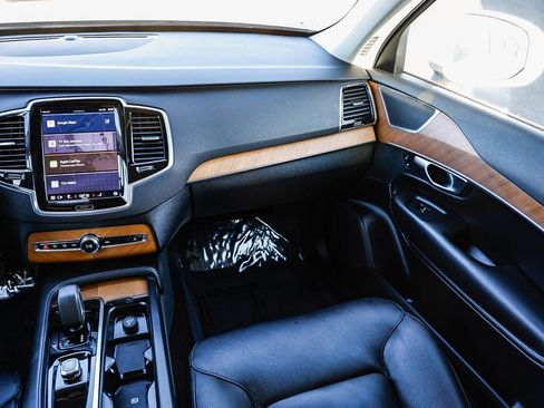 Used 2023 Volvo XC90 T8 Plus image 15