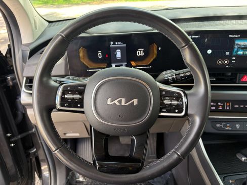 Used 2026 Kia Carnival FWD image 29