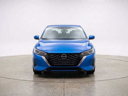 Used 2025 Nissan Sentra SV FWD image 2