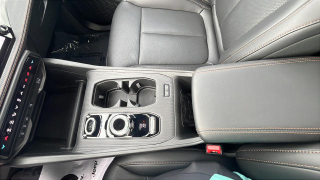 Certified 2026 Jeep Cherokee Limited AWD/4WD image 17