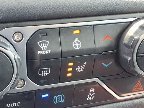 Used 2024 Jeep Wrangler Unlimited Sahara AWD/4WD image 5