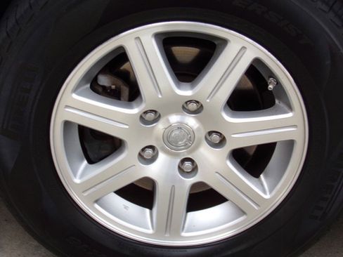 Used 2008 Chrysler Town & Country Touring image 19