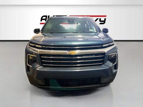 Used 2026 Chevrolet Traverse LT w/ Driver Confidence Package AWD/4WD image 2