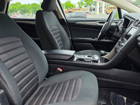 Used 2017 Ford Fusion SE FWD image 14
