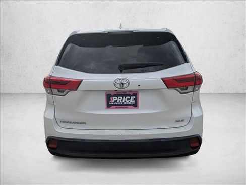 Used 2019 Toyota Highlander XLE FWD image 6