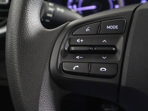 Used 2020 Hyundai Venue SE image 30