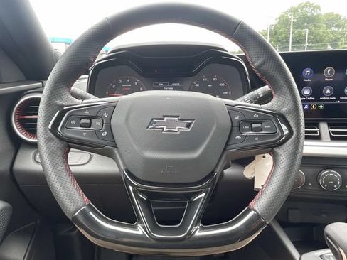 Used 2026 Chevrolet Trax RS FWD image 19