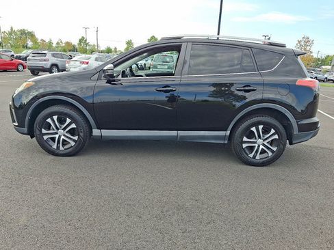 Used 2017 Toyota RAV4 LE w/ All Weather Liner Package AWD/4WD image 4