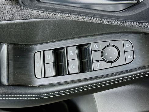 Used 2023 Nissan Rogue SV image 15