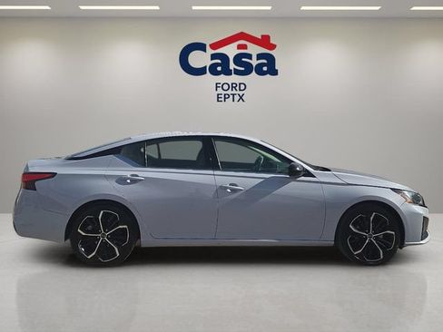 Used 2024 Nissan Altima 2.5 SR FWD image 2
