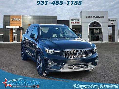 Used 2023 Volvo XC40 B4 Ultimate image 1