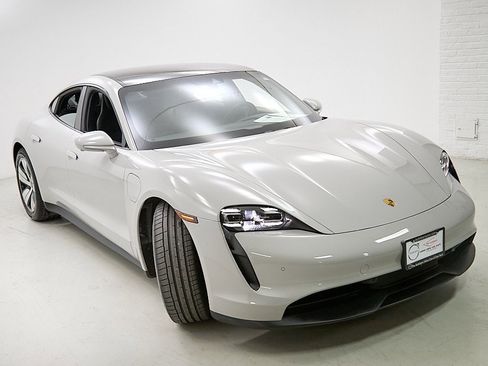 Used 2022 Porsche Taycan image 5